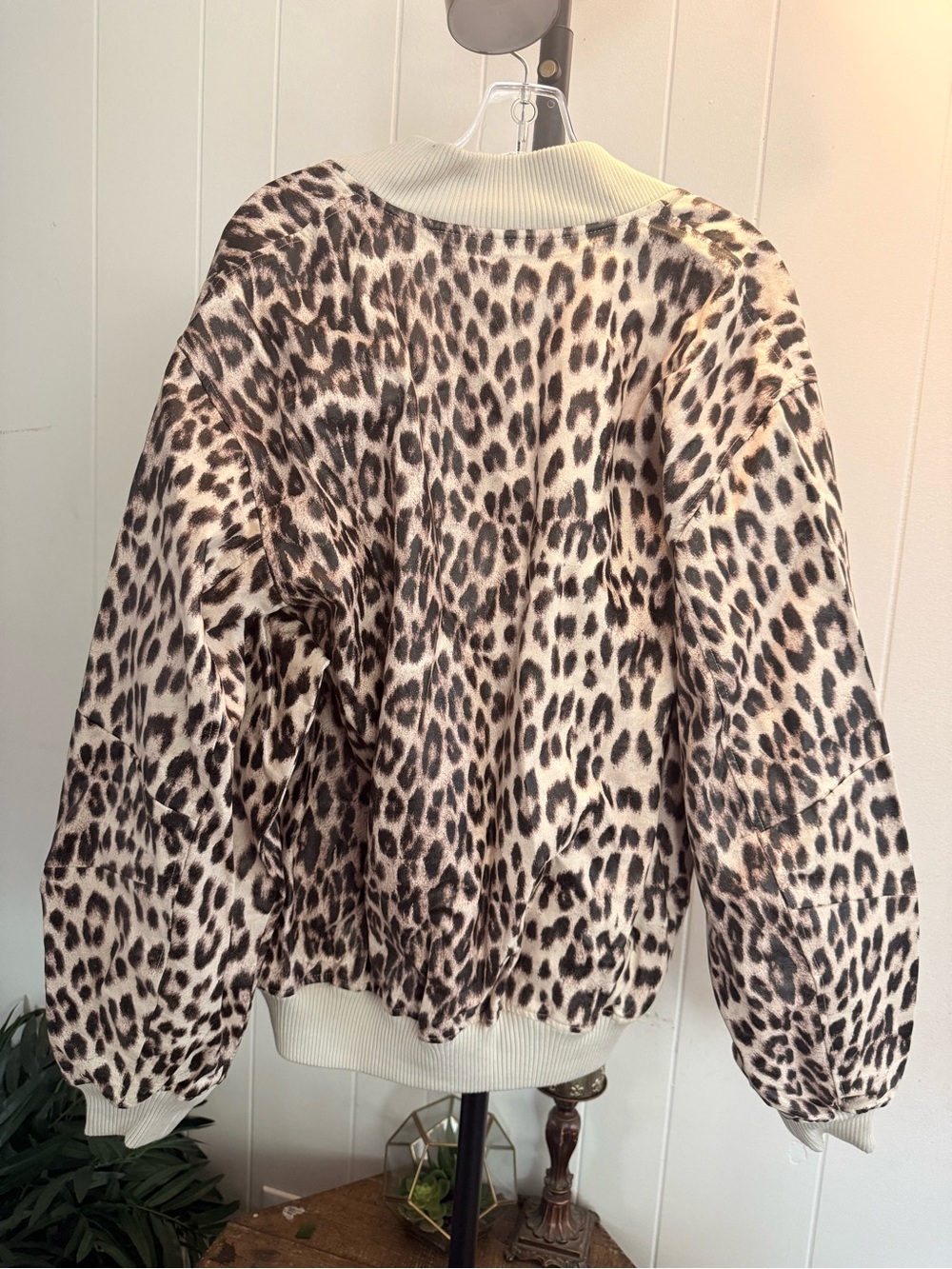 Baum und Pferdgarten
Animal Print Bomber Jacket w/ Tags - Picture 8 of 10